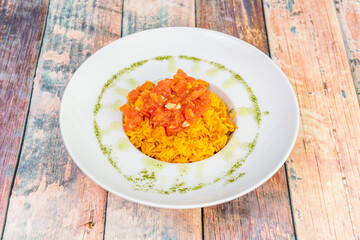 Jambalaya is a dish of Cajun cuisine. Its base is rice and its ingredients are chicken, raw ham, prawns and a lot of pepper. And there is in Provence a Jambalaia made of rice with chicken and saffron.