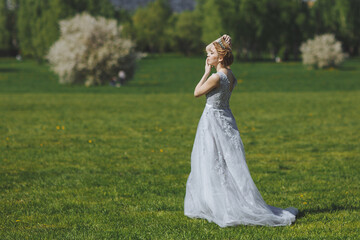 Fototapeta na wymiar The beautiful woman in a dress in the field.