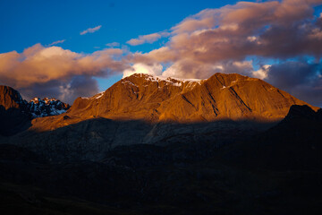 atardecer en la montaña