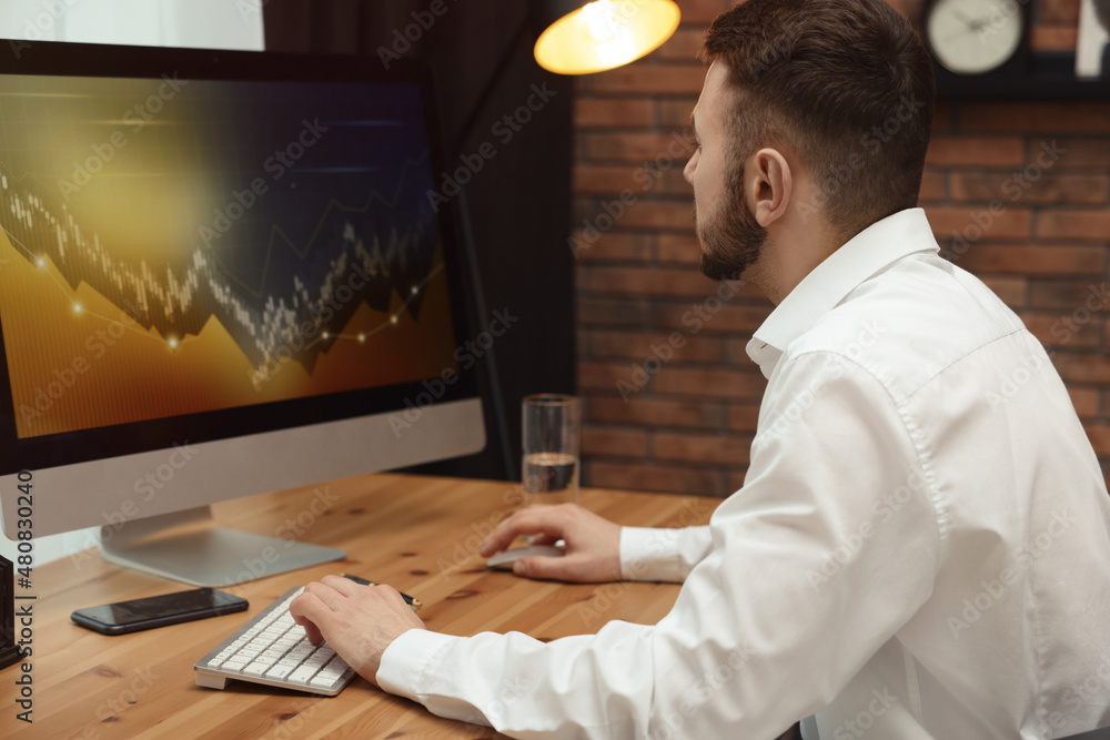 Aufkleber forex trader working with computer in office