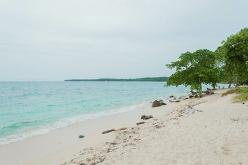 Vista panorámica de playa Bendita Beach en Colombia. Hermosa vista de orilla del mar