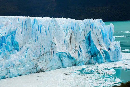 Vertical edge of glacier Perito Moreno (Glaciar Perito Moreno), southeast of Argentina, province Santa Cruz