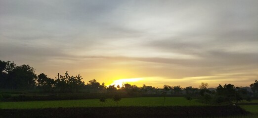 beautiful scenery describes a happy mood