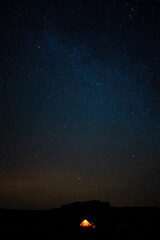Fototapeta premium Camping under desert sky.