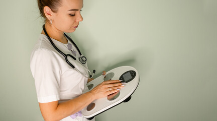 Weighing and measuring body composition. Analysis of body composition measurement with a professional scale. Smart scales that makes bioelectric impedance analysis, BIA, measurements of body fat.