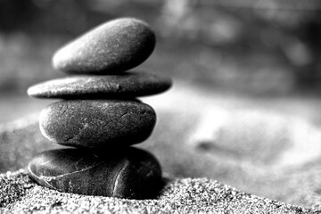 Obraz na płótnie Canvas zen stones on the beach