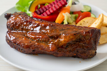 barbecue pork spare ribs with vegetables