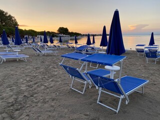 Medulin Istrien Kroatien - Stühle Liegen Sonnenliegen Strandliegen am Strand