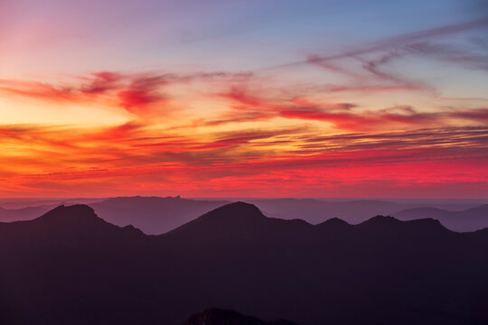 Australia, Victoria, Silhouettes of mountains seen from Mount William at moody sunset