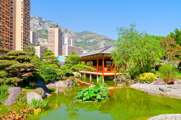 Fototapeta na wymiar Japanischer Garten in Monte Carlo, Monaco