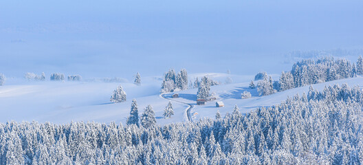 Eisig kalter Wintermorgen am Allgäuer Alpenrand nahe Trauchgau