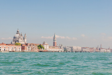 Naklejka premium Venedig, Santa Maria della Salute, Basilica, Markusdom, Marktplatz, Altstadt, Canale, Schifffahrt, Insel, Lagune, Sommer, Italien