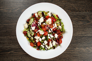 Salad with noodles, chicken and vegetables
