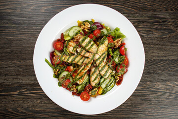 Salad with noodles, chicken and vegetables