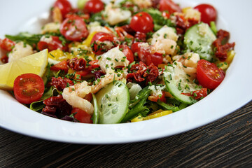 Salad with noodles, chicken and vegetables