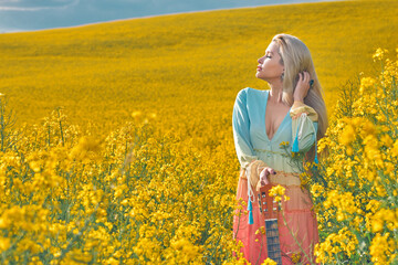 Fototapeta premium sexy woman in the field with a guitar. concept freedom, inspiration, relaxation.