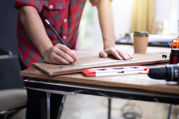 Obraz na płótnie Canvas Carpenter men DIY work from home