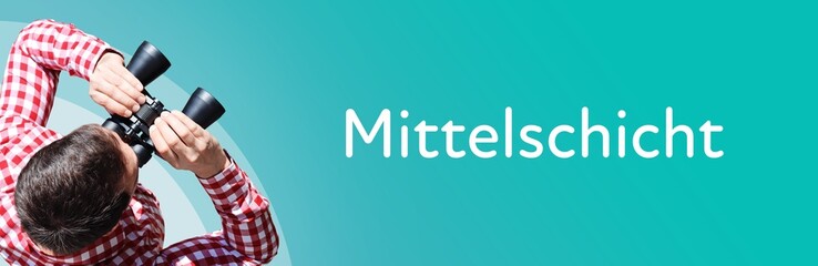 Naklejka premium Mittelschicht (Mittelstand). Mann bei Beobachtung mit Fernglas. Fokus auf Text/Wort. Panorama Format. Hintergrund blau/türkis.
