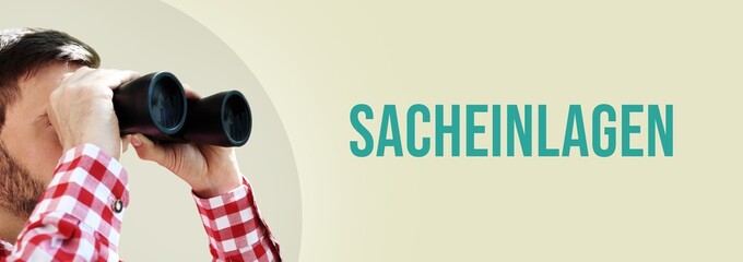 Sacheinlagen. Mann bei Beobachtung mit Fernglas. Text/Wort in deutsch auf Hintergrund (beige)....