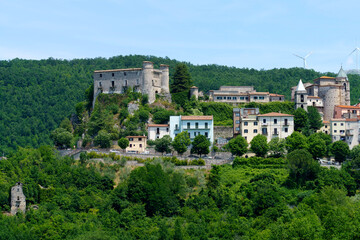 Fototapeta na wymiar View of Carpinone, old village in the Isernia province