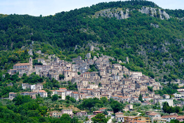 Fototapeta na wymiar View of Pesche, old village in the Isernia province
