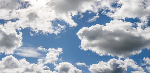 Panorama mit Regenwolken am Himmel