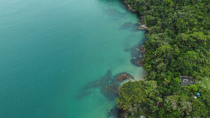 Vista aérea drone Praia paradisíaca em Bombinhas Santa Catarina