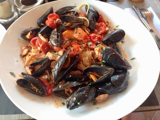 mussels with seafood