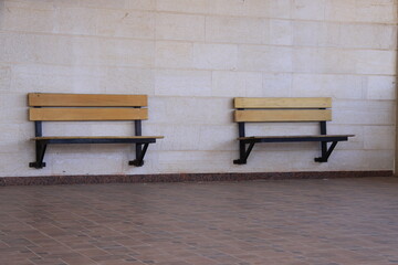 bench handled in the wall 