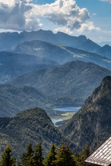Naklejka premium Blick vom vorderen Rauschberg (bei Ruhpolding) Richtung Chiemgauer Alpen