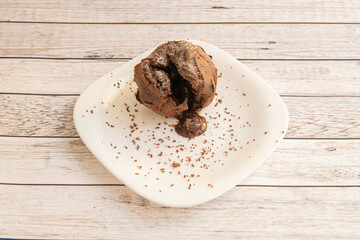 the pleasure of dipping the first spoonful into the coulant and seeing how the hot chocolate flows from inside