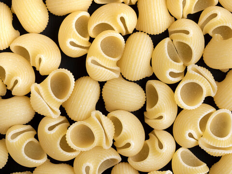 Pasta secca italiana: pipette o gobetti dall'alto