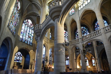 Fototapeta na wymiar Choeur de l'église Saint-Etienne-du-Mont à Paris, France 