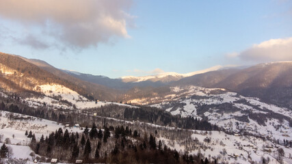 Obraz na płótnie Canvas winter landscape in the Carpathian mountains 