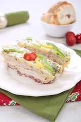 Salty cake of chicken, bacon and cheese