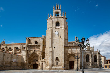 Fototapeta premium Cathedral of San Antonio de Palencia, Spain
