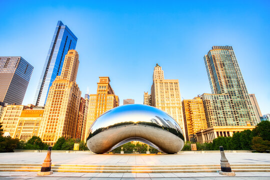 CHICAGO - September 3: Cloud Gate in Millennium Park on September 3, 2015 in Chicago. The Cloud Gate is a major tourist attraction and a gate to traditional Chicago Jazz Fest (September 3 - 6 2015).