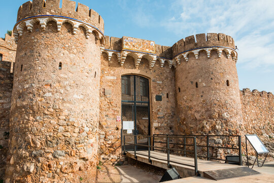 Onda, Castellon province, Spain. Entrance to the Onda Castle between medieval towers. Bien de Inter&eacute;s Cultural
