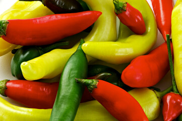 Pimentas sortidas ,coloridas.