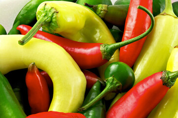 Pimentas sortidas ,coloridas.