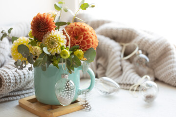 Easter composition with a bouquet of flowers and a knitted element.