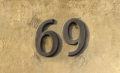 Hausnummer 69