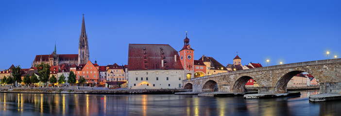 Regensburg, Bawaria, Niemcy rzeka Don panorama, zabytki lista UNESCO, miasto, katedra most brama miejska - obrazy, fototapety, plakaty