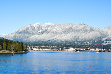 Fototapeta na wymiar Vancouver Coal Harbour Winter View, Snow-Covered Mountain 