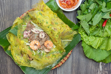 Banh Xeo is a traditional Vietnamese cake.  Cake ingredients include flour, shrimp, pork, twisted tubers, squid... and vegetables to accompany the cake.  Cake is dipped with fish sauce