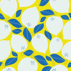 Foto auf Glas Gelb mit niedlichen weißen Zitronen und blauen Blättern Musterdesign Hintergrunddesign. © Jimena