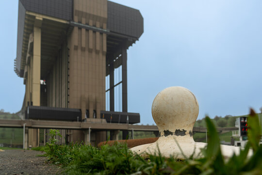 An bollard next he boat lift of Strepy Thieu