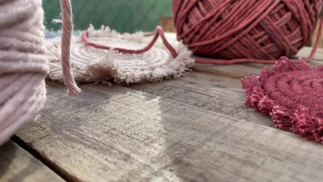 hilos y material para hacer macram&eacute; y artesan&iacute;as