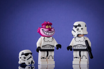 Naklejka premium Lippstadt - Deutschland 16. Juli 2020 Lego Grinsekatze mit star wars Stormtrooper