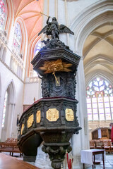 Quimper. Chaire et nef de la cathédrale saint Corentin. Finistère. Bretagne	
